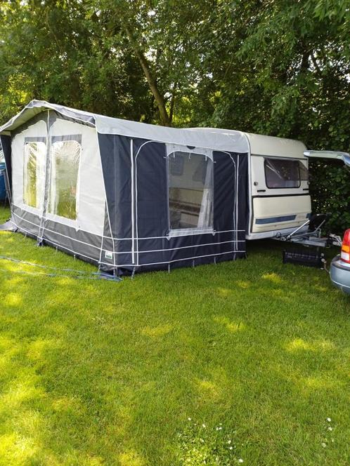 Burstner holiday met nieuwe voortent, Caravans en Kamperen, Caravans, Particulier, tot en met 4, 750 - 1000 kg, Treinzit, Bürstner