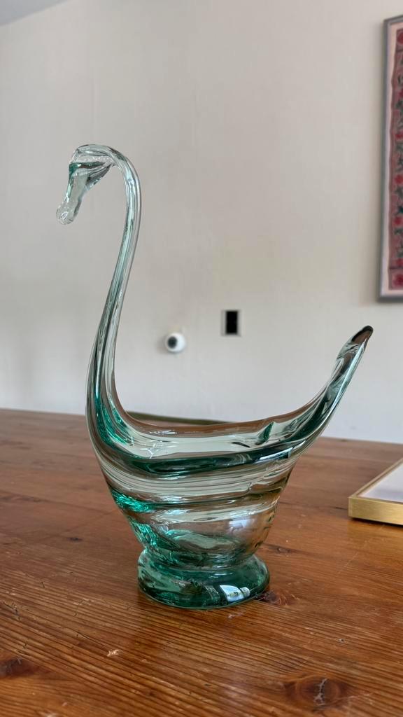 Handgeblazen glazen zwaan met iriserende regenboogglans., Antiek en Kunst, Antiek | Glas en Kristal, Ophalen of Verzenden