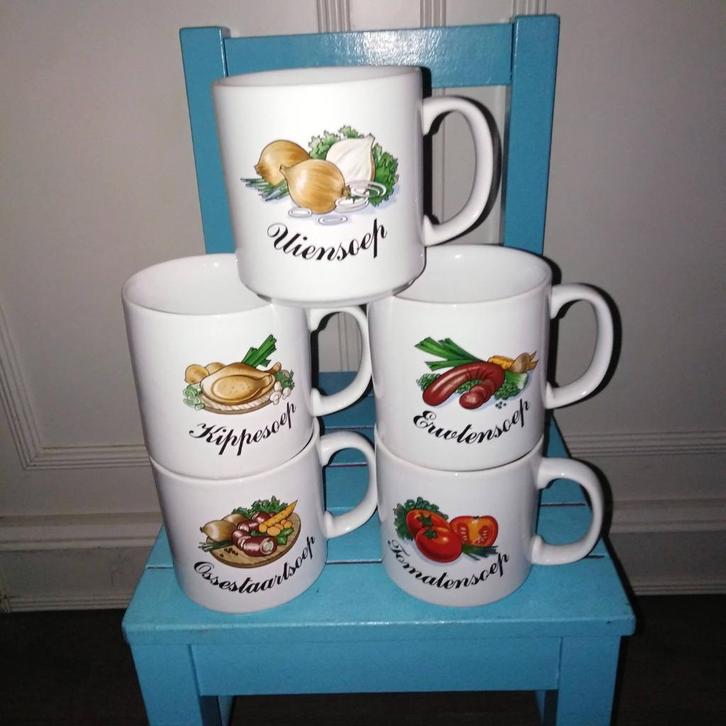 Bekers met verschillende soepnamen 5 stuks, Huis en Inrichting, Keuken | Servies, Gebruikt, Glas of Glazen, Overige stijlen, Aardewerk