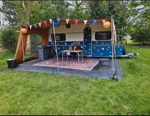 Retro Kip caravan 'Le Poulet' gerenoveerd, Caravans en Kamperen, Caravans, Particulier, Koelkast, Ophalen