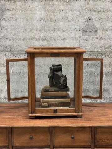 Uniek antiek laboratoriumkastje met origineel etiket 1917  beschikbaar voor biedingen