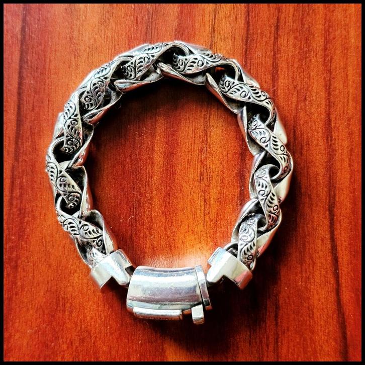 CAROLINE   ALS NIEUW    Buddha to Buddha armband maat D, Sieraden, Tassen en Uiterlijk, Armbanden, Zo goed als nieuw, Zilver, Zilver