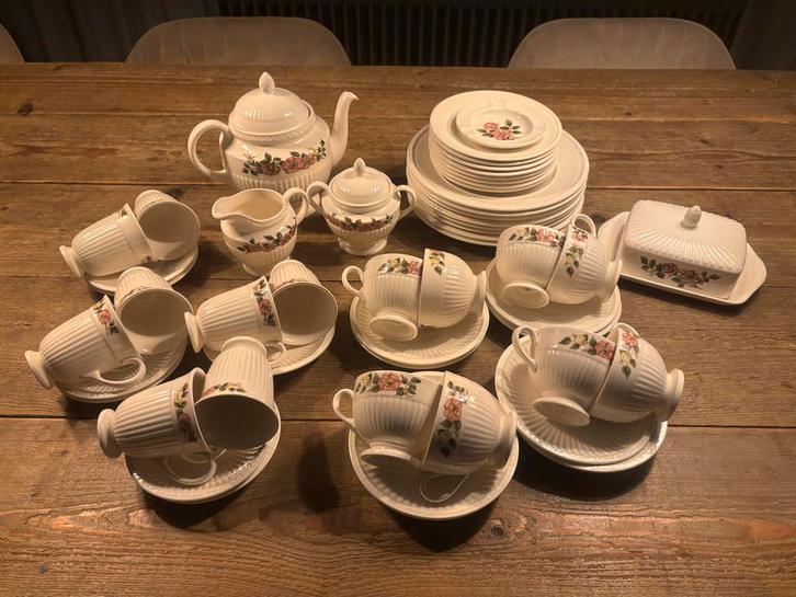 Wedgwood Briar Rose Servies, Huis en Inrichting, Keuken | Servies, Gebruikt, Compleet servies, Wedgwood, Aardewerk, Ophalen