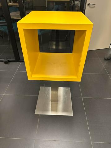 2 Presentatiezuilen beschikbaar voor biedingen