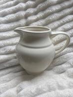 Schenkkan wit 1 liter keramiek, Huis en Inrichting, Keuken | Servies, Keramiek, Overige typen, Ophalen of Verzenden, Zo goed als nieuw