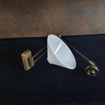 Vintage - Wandlamp - Leeslamp - Zwenkarm - Opaline Glas. beschikbaar voor biedingen