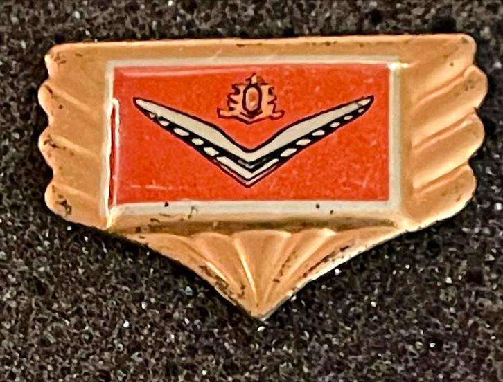 Vintage Chrysler Motor-Car USA Speldje, Verzamelen, Speldjes, Pins en Buttons, Gebruikt, Ophalen of Verzenden