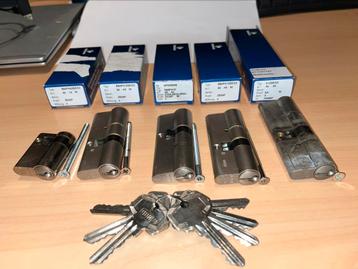 5x DOM set cilindersloten met uniforme sleutel beschikbaar voor biedingen