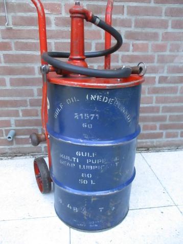 Vintage GULF oliepomp. beschikbaar voor biedingen