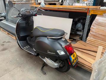 Vespa gts 300 supersport 2022 mat zwart beschikbaar voor biedingen