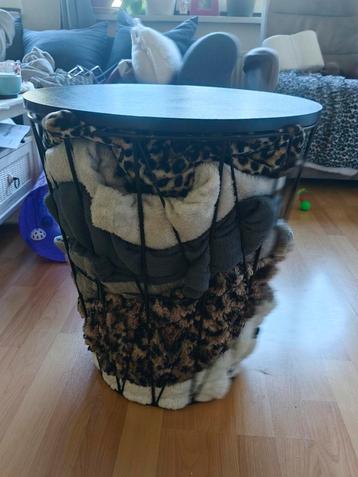 Bijzettafel/ mand beschikbaar voor biedingen