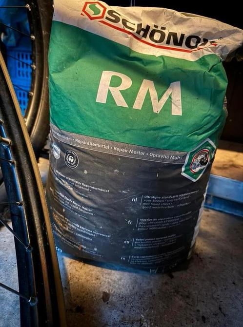 Nieuwe zak Schönox RM Reparatie mortel 20kg nieuwprijs €50, Doe-het-zelf en Verbouw, Isolatie en Afdichting, Zo goed als nieuw