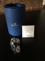 NIEUWSTAAT! Swarovski pinquin met baby uniek examplaar, Ophalen of Verzenden, Zo goed als nieuw, Figuurtje