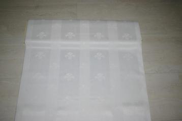 Gordijnstof met een motiefje.   Nieuw. beschikbaar voor biedingen