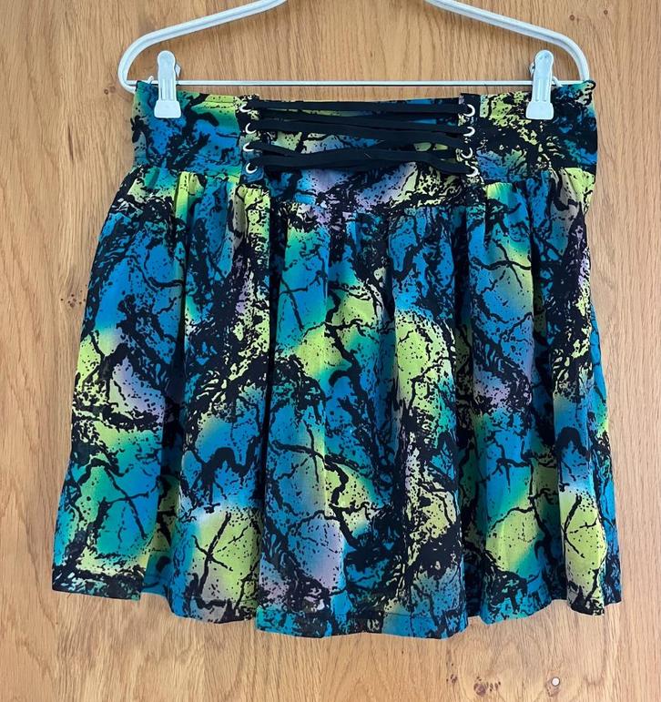 Gerimpelde korte rok met tropische print | H&M (40), Kleding | Dames, Rokken, Zo goed als nieuw, Maat 38/40 (M), Groen, Boven de knie