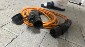 Laadkabel auto beschikbaar voor biedingen