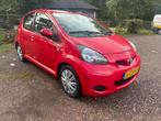 Toyota Aygo 1.0 12V Vvt-i 5DRS 2010 Rood, Auto's, Voorwielaandrijving, Zwart, 4 stoelen, 68 pk