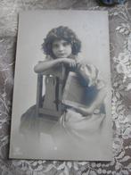 Antieke Kaart - Meisje met Lei op Stoel, Verzenden, Voor 1920, Gelopen, Kinderen