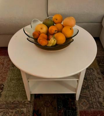 Leuke ronde salontafel beschikbaar voor biedingen