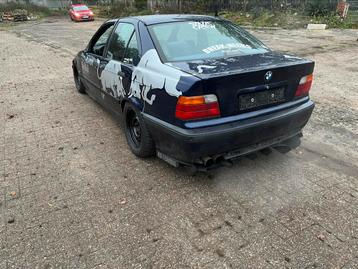 e36 320i in Onderdelen beschikbaar voor biedingen