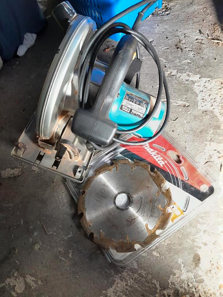 Makita 5705R - Cirkelzaag 190 mm, Doe-het-zelf en Verbouw, Gereedschap | Zaagmachines, Zo goed als nieuw, Cirkelzaag, 1200 watt of meer