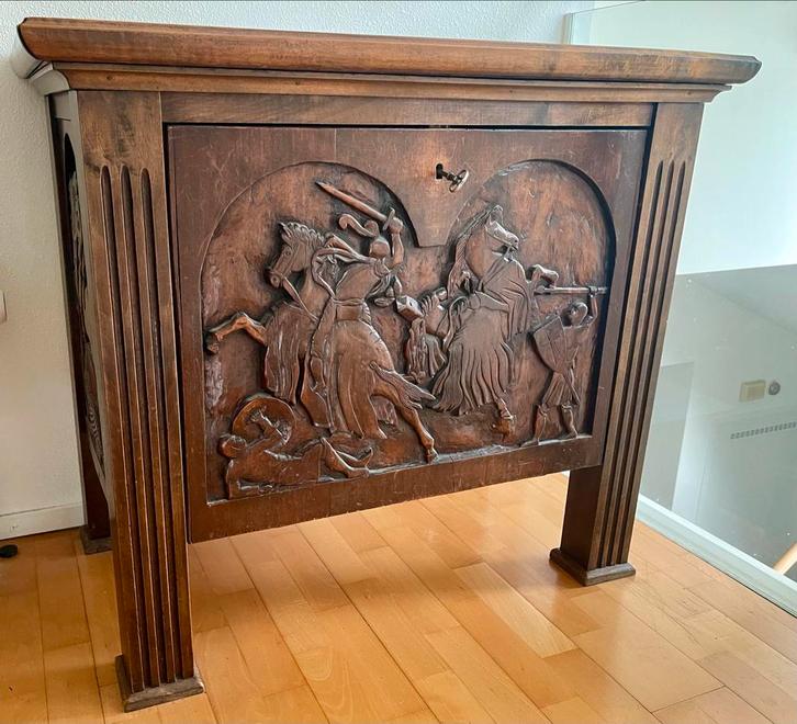 Uniek Handgemaakt Kastje met Houtsnijwerk, Antiek en Kunst, Antiek | Meubels | Kasten, Ophalen