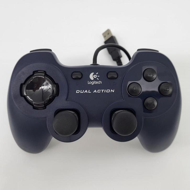 Logitech - Dual Action Gamepad Controller - Blauw, Computers en Software, Joysticks, Gebruikt, Ophalen of Verzenden