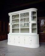 Unieke winkelvitrine organisch | Witte Buffetkast rond #2395
