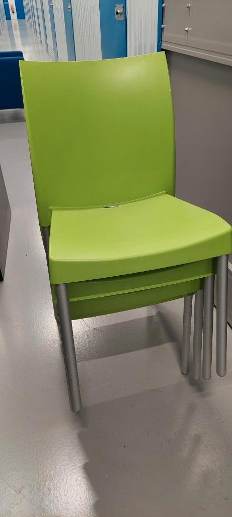 Stoelen in leuke kleur, Huis en Inrichting, Ophalen, Kunststof, Overige kleuren, Zo goed als nieuw