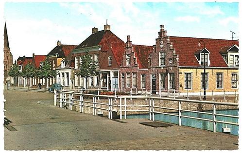 909061	Workum	Friesland	jr 60 70 Dwarsnoard met RK Kerk	Post, Verzamelen, Ansichtkaarten | Nederland, Gelopen, Friesland, 1960 tot 1980