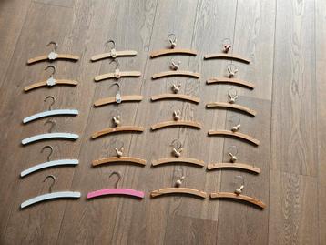 Kledinghangers baby- en kinderkleding beschikbaar voor biedingen