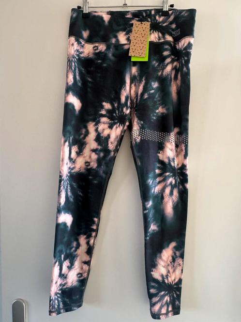 Active panther legging maat L nieuw. Tie dye groen roze, Kleding | Dames, Leggings, Maillots en Panty's, Nieuw, Legging, Maat 44/46 (L)
