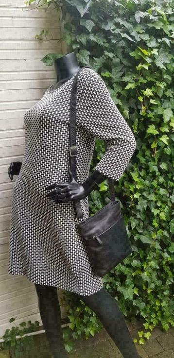 F369  Zwart kunst lederen schoudertas zeer fraai beschikbaar voor biedingen