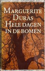 Hele dagen in de bomen. Maguerite Dumas, Ophalen of Verzenden, Zo goed als nieuw, Nederland