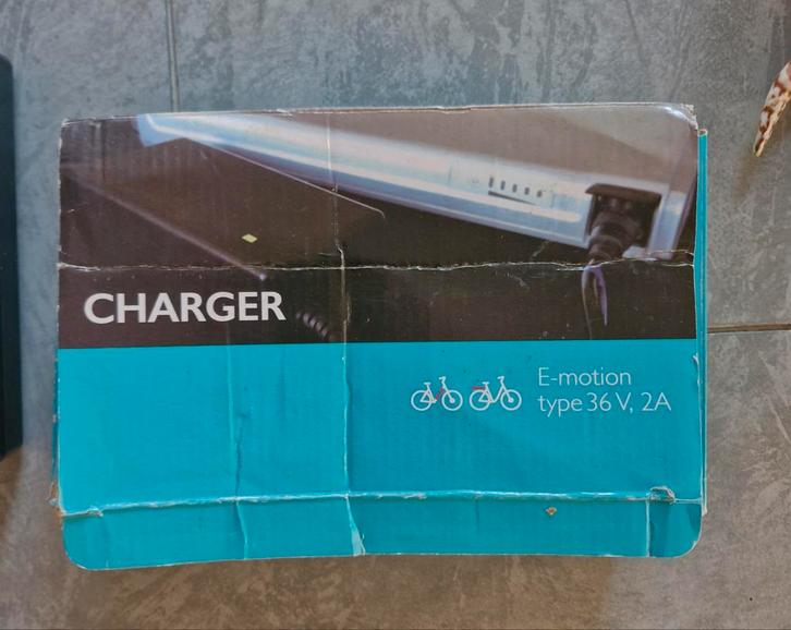 Acculader E-Moticon voor Sparta R5E 500, 1e eigenaar., Fietsen en Brommers, Fietsaccessoires | Fietsaccu's, Zo goed als nieuw