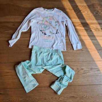 Pyjama 'rainbow squad' maat 140 van C&A.  beschikbaar voor biedingen