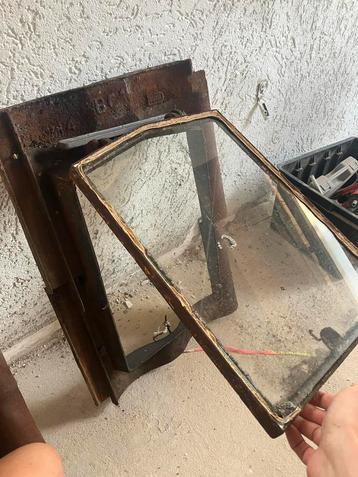 2x 4 pans gietijzeren dakramen beschikbaar voor biedingen