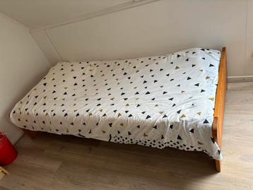 Stevig (kinder)bed (2 meter) met matras (1/2) beschikbaar voor biedingen