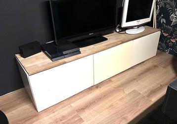 Tv kast gratis beschikbaar voor biedingen