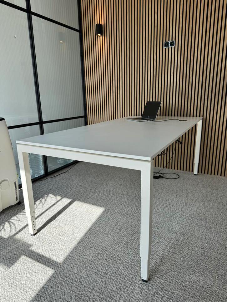 In hoogte verstelbaar bureau wit 100 x 200, Huis en Inrichting, Bureaus, Zo goed als nieuw, Ophalen of Verzenden