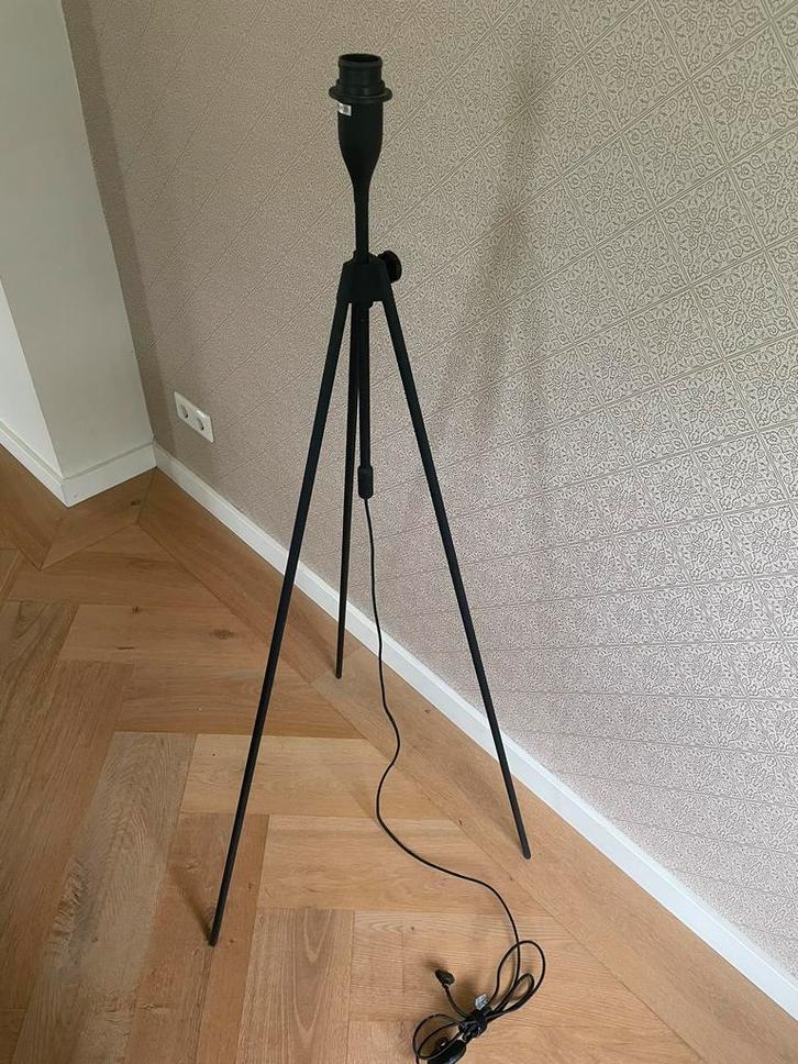 Zuiver Lesley vloerlamp met driepoot, Huis en Inrichting, Lampen | Vloerlampen, Zo goed als nieuw, 150 tot 200 cm, Metaal, Ophalen