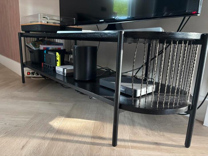 Televisiemeubel Jysk (zwart, zeer nette staat!), Huis en Inrichting, Kasten | Televisiemeubels, Zo goed als nieuw, Minder dan 100 cm
