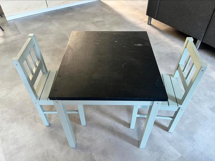 Tafeltje met 2 stoeln (hardhout) krijttafel, Kinderen en Baby's, Kinderkamer | Tafels en Stoelen, Gebruikt, Tafel(s) en Stoel(en)