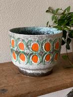 vintage bloempot in retro kleuren., Tuin en Terras, Bloempotten, Rond, Ophalen of Verzenden, Zo goed als nieuw, Aardewerk
