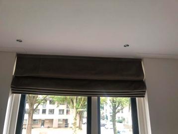 2 vouwgordijnen taupe / bruin / grijskleurig (suede stof) beschikbaar voor biedingen