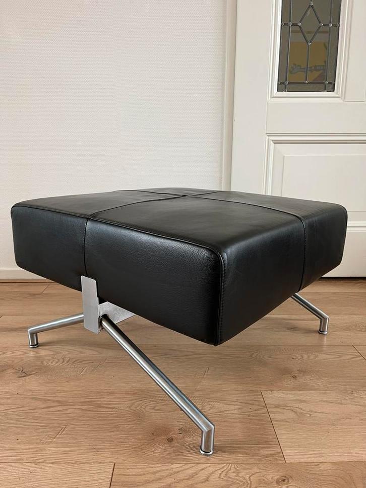 Harvink Hocker model Clou+ leer zwart., Huis en Inrichting, Banken | Voetenbanken en Poefen, Gebruikt, 50 tot 75 cm, 50 tot 75 cm