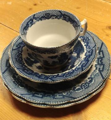 Chinees kopje en schoteltje beschikbaar voor biedingen