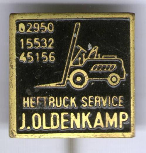 Heftruck Service J. Oldenkamp rood op koper speldje( F_023 ), Verzamelen, Speldjes, Pins en Buttons, Zo goed als nieuw, Speldje of Pin
