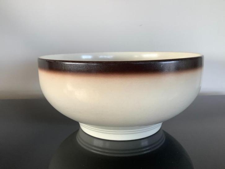 Boch La Louviere -Belgium ronde schaal beige met bruine rand, Verzamelen, Retro, Huis en Inrichting, Ophalen of Verzenden