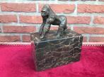 beeld van een gorilla, brons en marmer, Ophalen of Verzenden